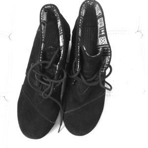 TOMS suede wedge 7.5